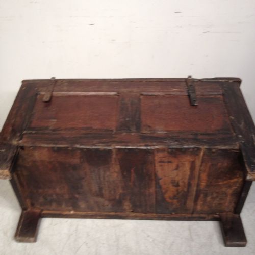 ANTIQUE CHARLES II OAK COFFER - ADDITIONAL PHOTO 5