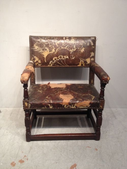 17th century oak armchair - CATEGORY: ANTIQUE CHAIRS - DATED 17TH CENTURY