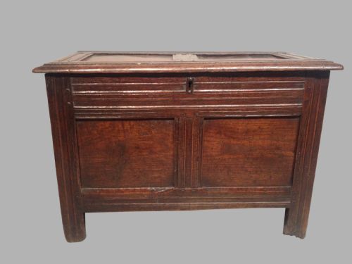 SMALL CHARLES II WELSH OAK COFFER - ADDITIONAL PHOTO 2