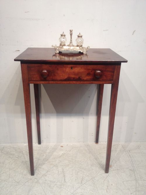 small georgian mahogany side table - CATEGORY: ANTIQUE TABLES - DATED GEORGIAN