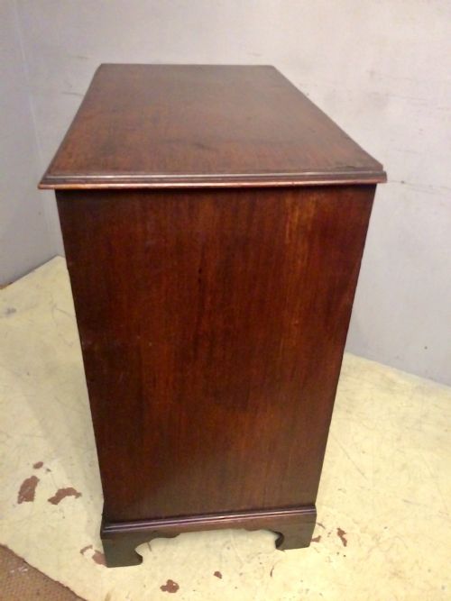 GEORGIAN MAHOGANY CHEST OF DRAWERS - ADDITIONAL PHOTO 3