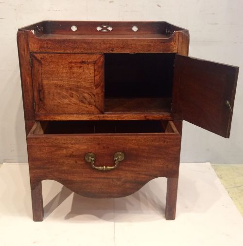 GEORGIAN MAHOGANY TRAY TOP BEDSIDE TABLE - ADDITIONAL PHOTO 1