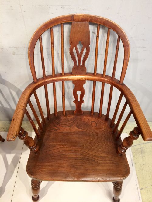 PAIR OF 19TH CENTURY ASH AND ELM LOW BACK WINDSOR ARMCHAIRS - ADDITIONAL PHOTO 1