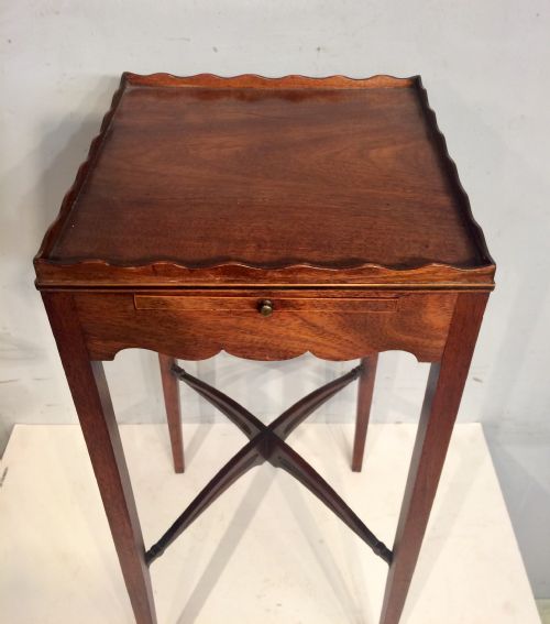 9TH CENTURY MAHOGANY WINE TABLE WITH CANDLE SLIDE - ADDITIONAL PHOTO 1