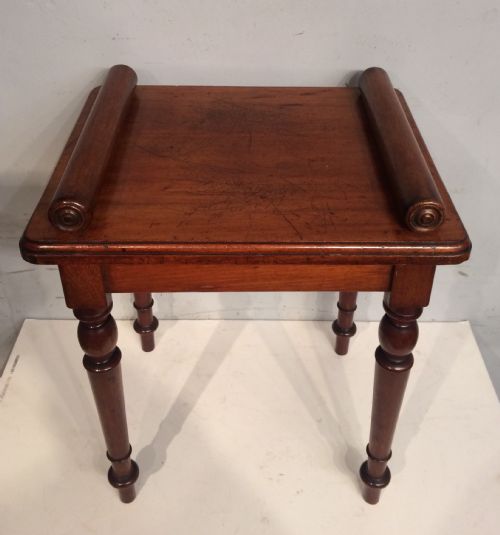 A SMALL 19TH CENTURY ANTIQUE MAHOGANY HALL SEAT - ADDITIONAL PHOTO 1