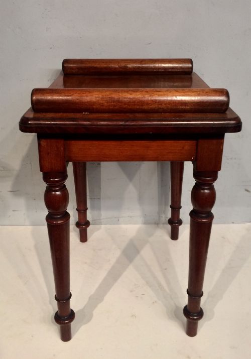 A SMALL 19TH CENTURY ANTIQUE MAHOGANY HALL SEAT - ADDITIONAL PHOTO 3