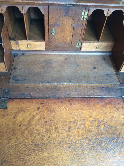 SMALL EARLY GEORGIAN OAK BUREAU - ADDITIONAL PHOTO 6