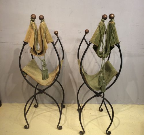 A PAIR OF DECORATIVE SPANISH IRON FRAMED FOLDING CHAIRS - ADDITIONAL PHOTO 4