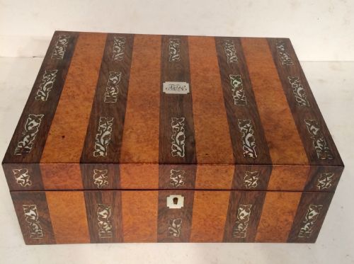19TH CENTURY AMBOYNA AND ROSEWOOD SEWING BOX - ADDITIONAL PHOTO 1