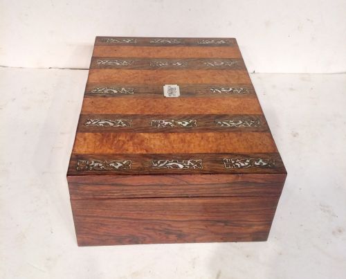 19TH CENTURY AMBOYNA AND ROSEWOOD SEWING BOX - ADDITIONAL PHOTO 2