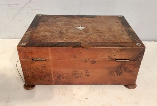 19TH CENTURY IRISH BURR YEW AND ROSEWOOD WORKBOX - ADDITIONAL PHOTO 3