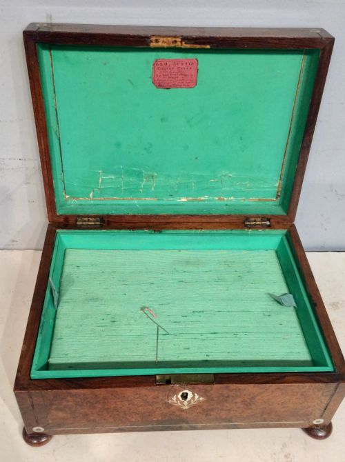 19TH CENTURY IRISH BURR YEW AND ROSEWOOD WORKBOX - ADDITIONAL PHOTO 5