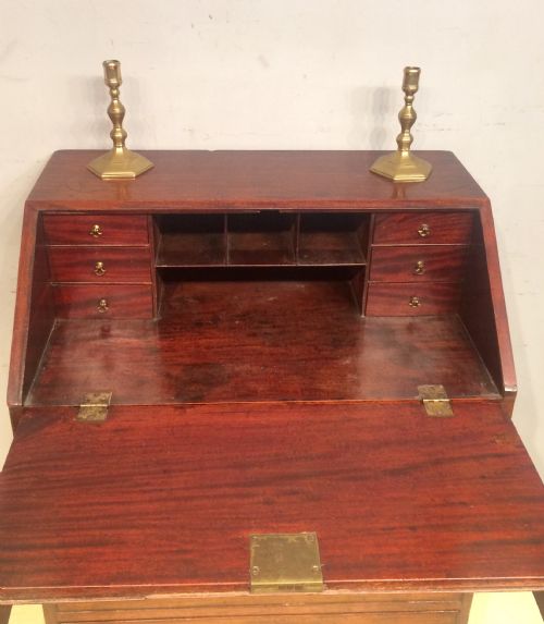 SMALL ANTIQUE GEORGIAN MAHOGANY BUREAU - ADDITIONAL PHOTO 1