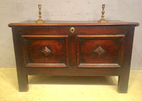 small queen anne welsh oak coffer - CATEGORY: ANTIQUE CHESTS - DATED 18TH CENTURY