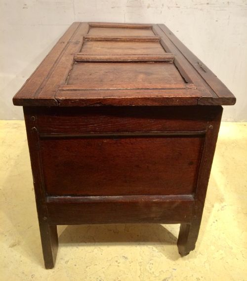 SMALL CHARLES II CARVED OAK COFFER - ADDITIONAL PHOTO 3