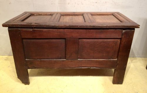 SMALL CHARLES II CARVED OAK COFFER - ADDITIONAL PHOTO 4