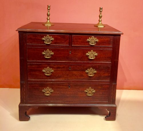 small georgian mahogany chest of drawers - CATEGORY: ANTIQUE CHEST OF DRAWERS - DATED GEORGIAN