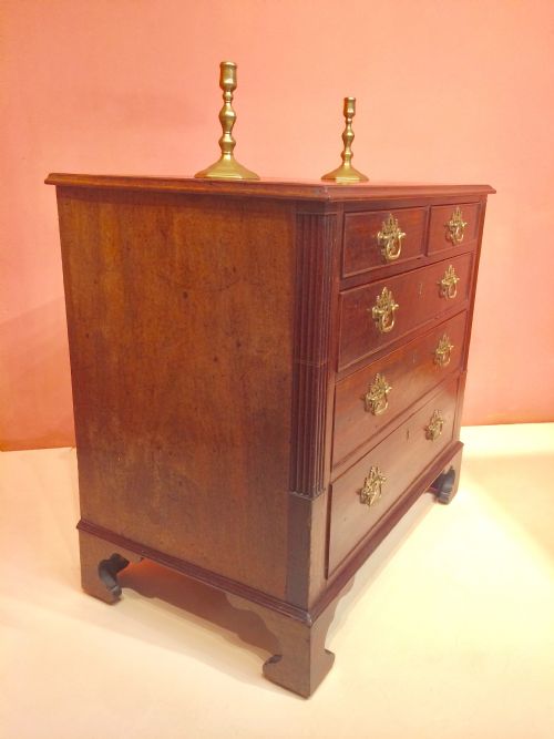 SMALL GEORGIAN MAHOGANY CHEST OF DRAWERS - ADDITIONAL PHOTO 7
