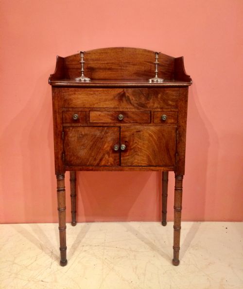 georgian mahogany bedside table - CATEGORY: ANTIQUE CABINETS - DATED GEORGIAN