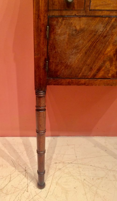 GEORGIAN MAHOGANY BEDSIDE TABLE - ADDITIONAL PHOTO 1