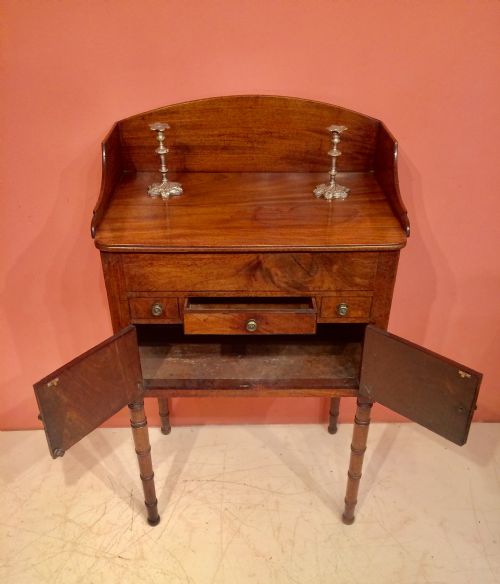 GEORGIAN MAHOGANY BEDSIDE TABLE - ADDITIONAL PHOTO 2