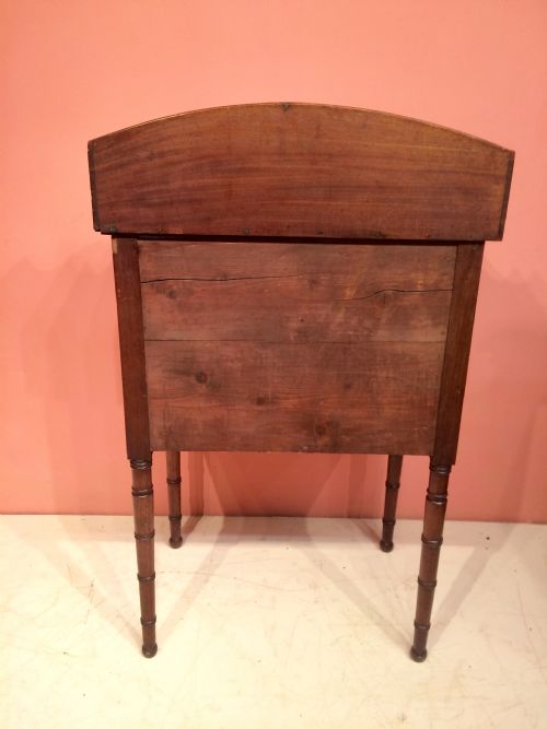 GEORGIAN MAHOGANY BEDSIDE TABLE - ADDITIONAL PHOTO 3