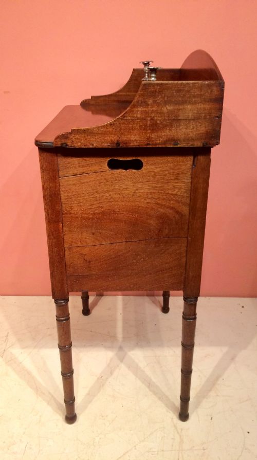 GEORGIAN MAHOGANY BEDSIDE TABLE - ADDITIONAL PHOTO 4