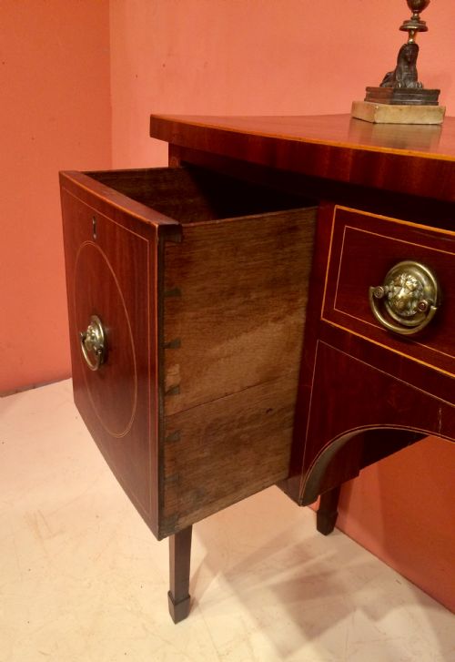 SMALL GEORGIAN MAHOGANY BOW FRONTED SIDEBOARD - ADDITIONAL PHOTO 5
