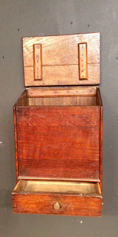 18TH CENTURY WELSH OAK CANDLE BOX - ADDITIONAL PHOTO 1