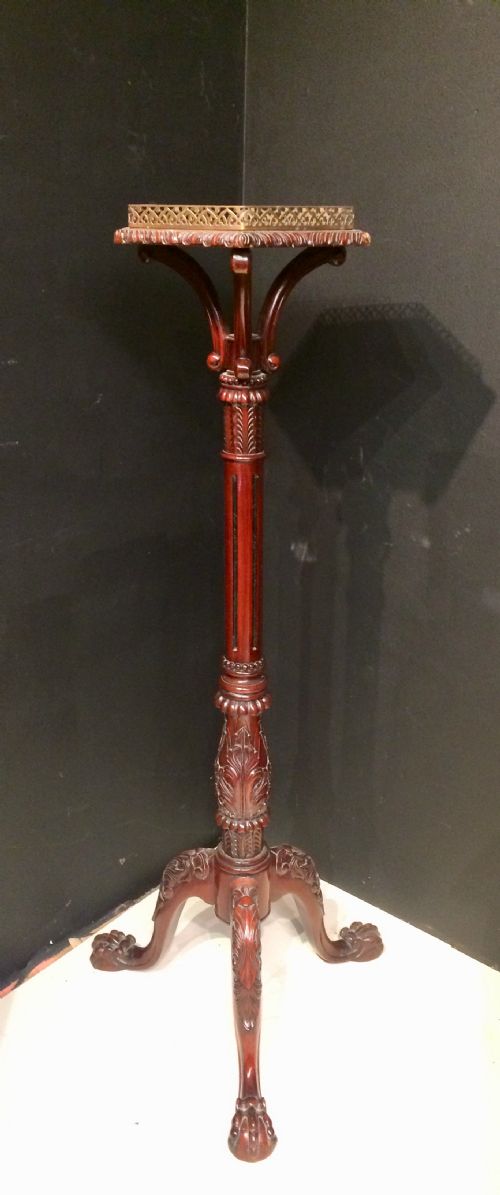 chippendale style carved mahogany pedestal - CATEGORY: ANTIQUE FURNITURE - DATED 1930
