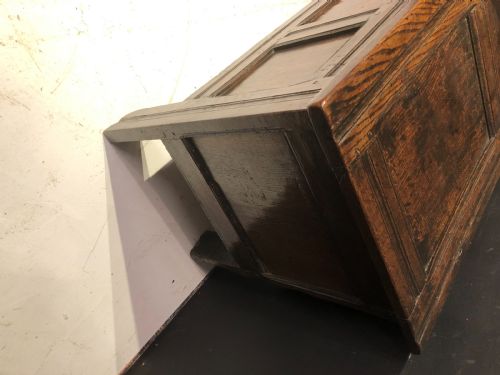 17TH CENTURY WELSH OAK COFFER - ADDITIONAL PHOTO 4