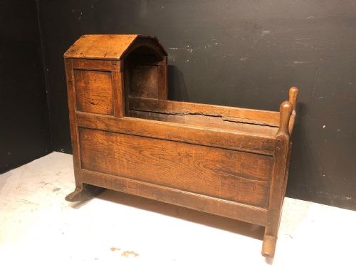 18th century welsh oak child's cradle - CATEGORY: ANTIQUE MISCELLANEOUS - DATED 18TH CENTURY