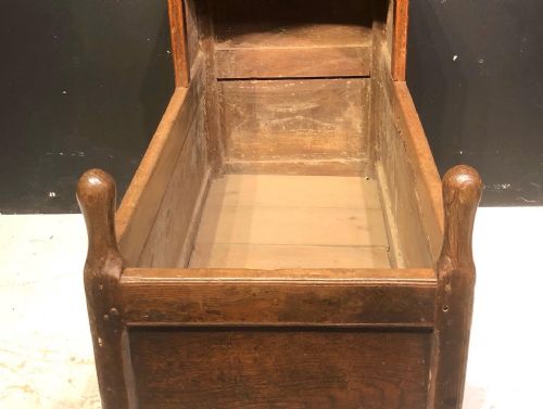 18TH CENTURY WELSH OAK CHILD'S CRADLE - ADDITIONAL PHOTO 4
