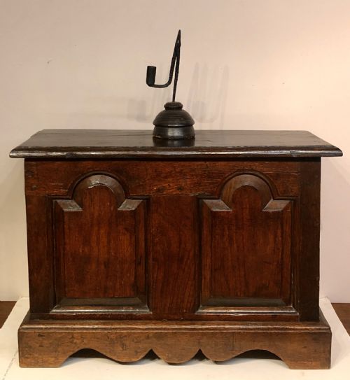 antique welsh oak coffer bach - CATEGORY: ANTIQUE CHESTS - DATED 18TH CENTURY