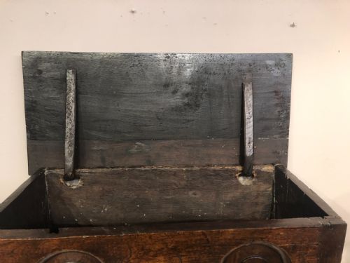 ANTIQUE WELSH OAK COFFER BACH - ADDITIONAL PHOTO 4