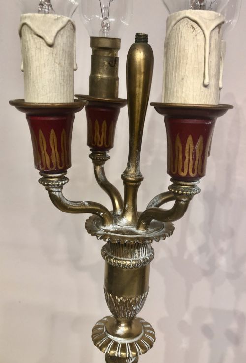 DECORATIVE RED TOLEWARE AND BRASS STANDARD LAMP - ADDITIONAL PHOTO 3