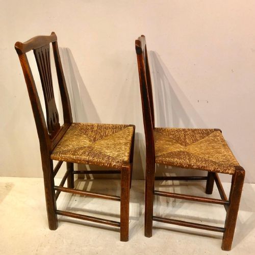 A PAIR OF GEORGIAN ELM COUNTRY CHAIRS - ADDITIONAL PHOTO 1