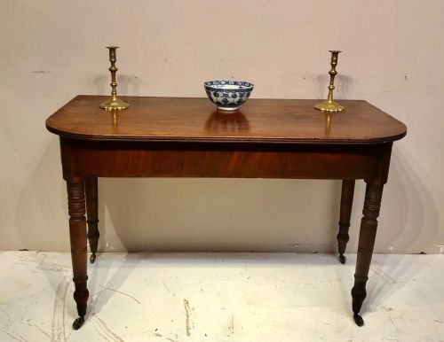 georgian mahogany turned leg side table - CATEGORY: ANTIQUE TABLES - DATED GEORGIAN
