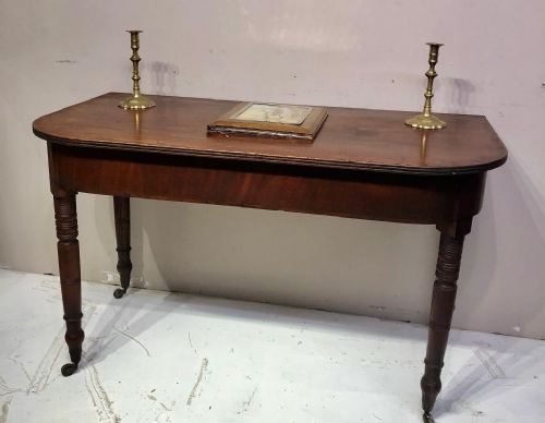 GEORGIAN MAHOGANY TURNED LEG SIDE TABLE - ADDITIONAL PHOTO 2