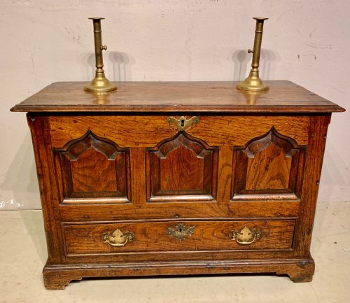 WELSH OAK COFFER BACH - ADDITIONAL PHOTO 6