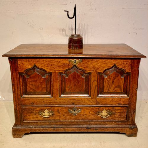 WELSH OAK COFFER BACH - ADDITIONAL PHOTO 7