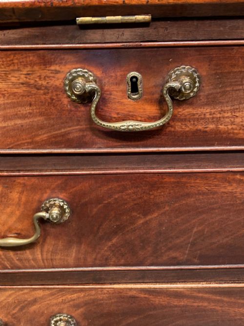 GEORGIAN MAHOGANY BUREAU - ADDITIONAL PHOTO 1