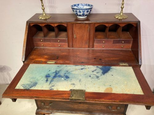 GEORGIAN MAHOGANY BUREAU - ADDITIONAL PHOTO 4