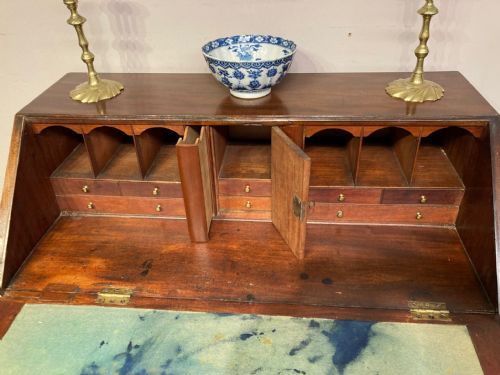 GEORGIAN MAHOGANY BUREAU - ADDITIONAL PHOTO 5