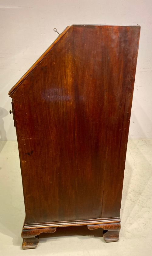 GEORGIAN MAHOGANY BUREAU - ADDITIONAL PHOTO 7
