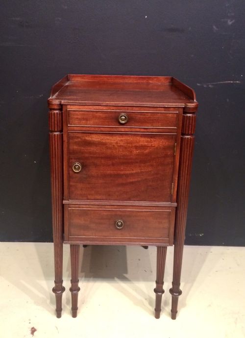 georgian mahogany bedside table manner of gillows - CATEGORY: ANTIQUE CUPBOARDS - DATED GEORGIAN