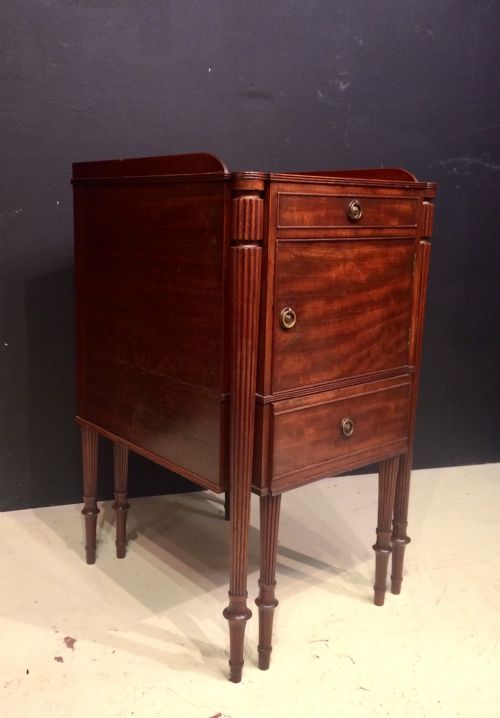 GEORGIAN MAHOGANY BEDSIDE TABLE MANNER OF GILLOWS - ADDITIONAL PHOTO 1
