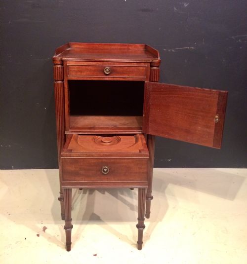 GEORGIAN MAHOGANY BEDSIDE TABLE MANNER OF GILLOWS - ADDITIONAL PHOTO 2