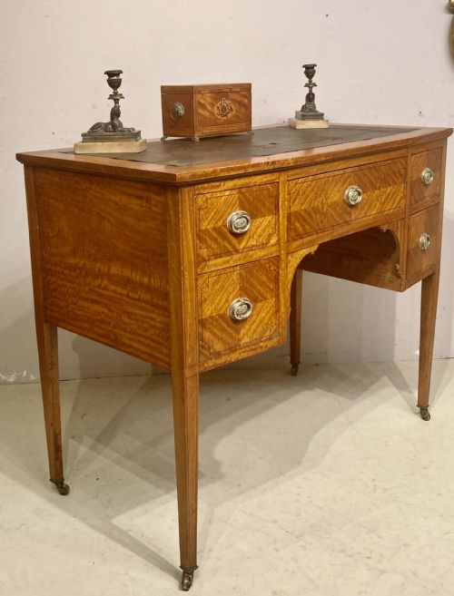 19TH CENTURY SATINWOOD KNEEHOLE DESK - ADDITIONAL PHOTO 1