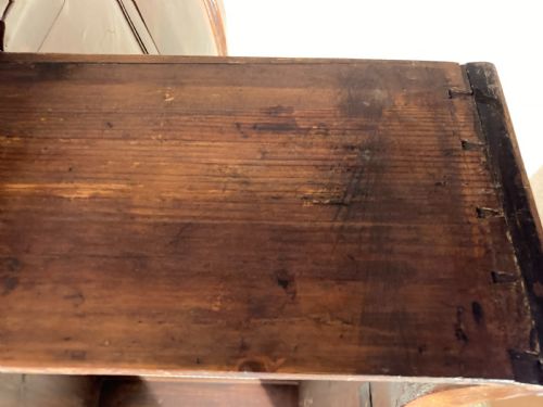 ANTIQUE SERPENTINE MAHOGANY CHEST OF DRAWERS - ADDITIONAL PHOTO 5